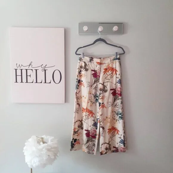 EUC Seductive Pants cream beige floral print wide leg linen blend culottes, 36